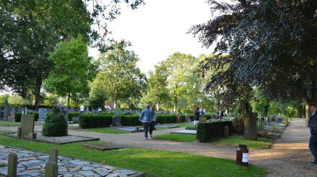 Efkes stille staon bie (vrijdag 21 juni 2019)